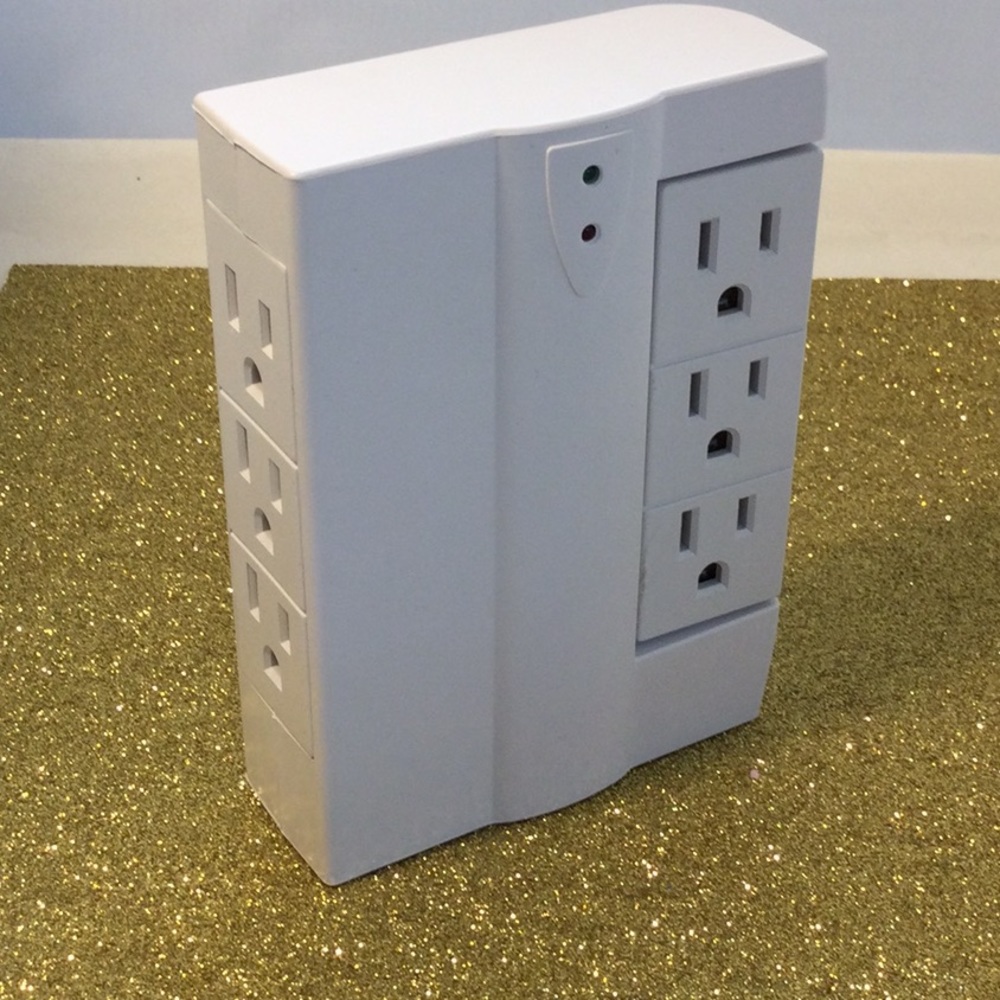 Smart Home space saving 6 outlet power adaptor